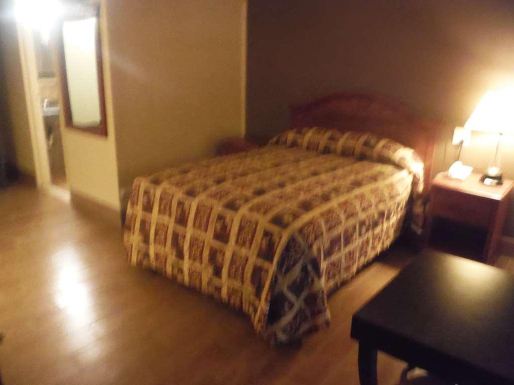 Budgetel Inn & Suites Hotel Wyoming Room photo