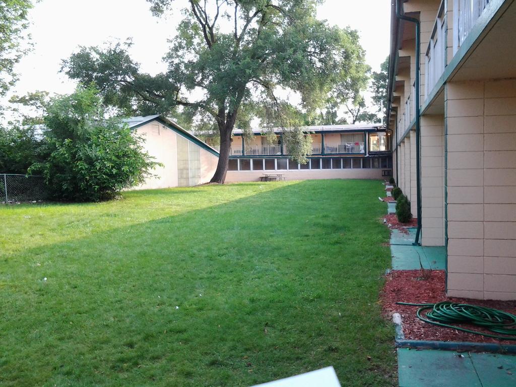 Budgetel Inn & Suites Hotel Wyoming Exterior photo