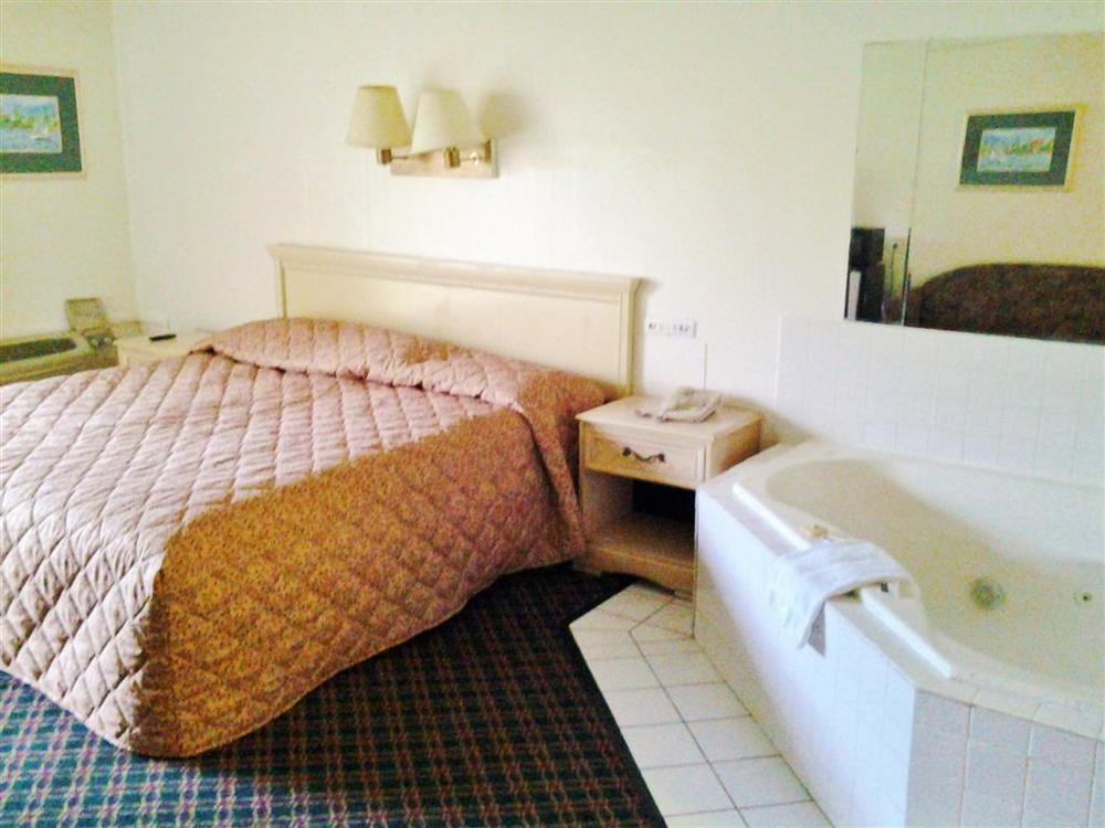 Budgetel Inn & Suites Hotel Wyoming Room photo